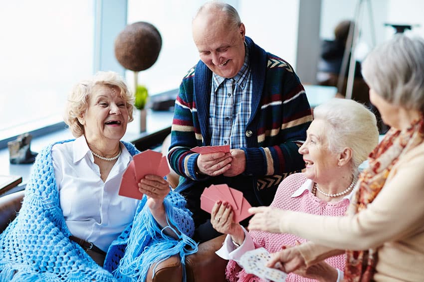 Menjaga Semangat Hidup dengan Aktivitas Sosial dan Hobi